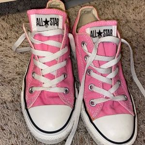 Woman’s converse size 6 pink